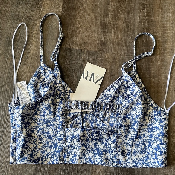 Zara Women's Cropped Sleeveless V-Neck Floral Top. NWT - Picture 2 of 7